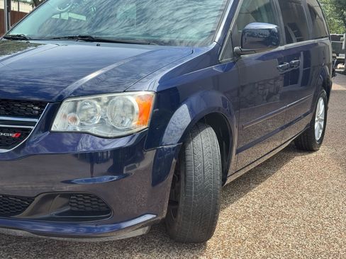 Used 2016 Dodge Grand Caravan SXT w/ Rear Park Assist Package FWD image 4