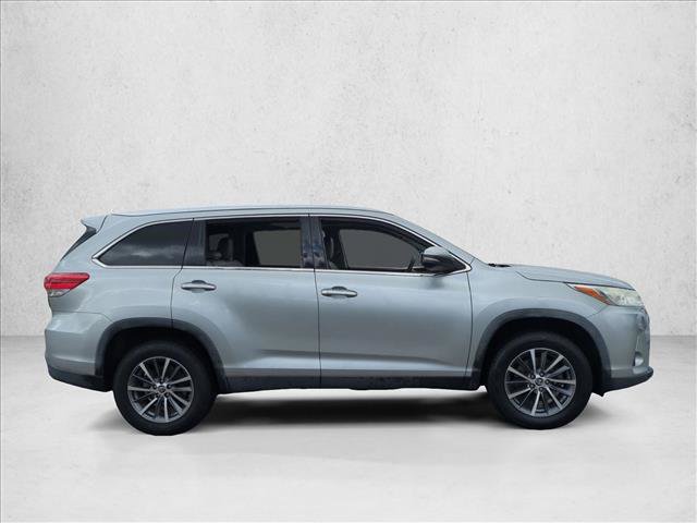 Certified 2019 Toyota Highlander XLE FWD image 4