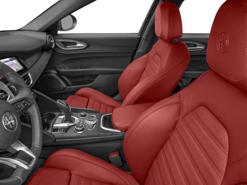 Used 2024 Alfa Romeo Giulia Ti AWD/4WD image 5