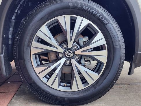 Used 2021 Nissan Rogue SV w/ Premium Package image 4