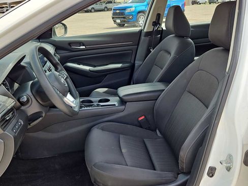 Used 2025 Nissan Altima 2.5 SV FWD image 15