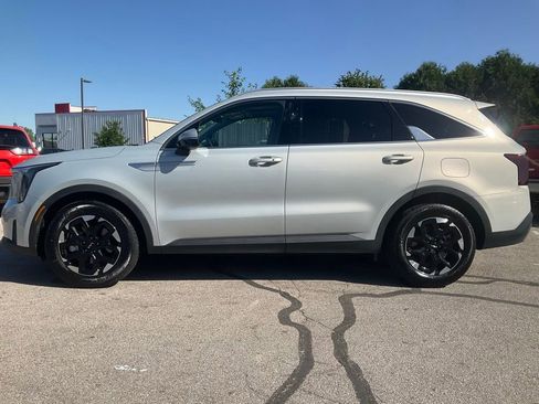 Certified 2026 Kia Sorento S w/ S Panoramic Sunroof Package FWD image 4