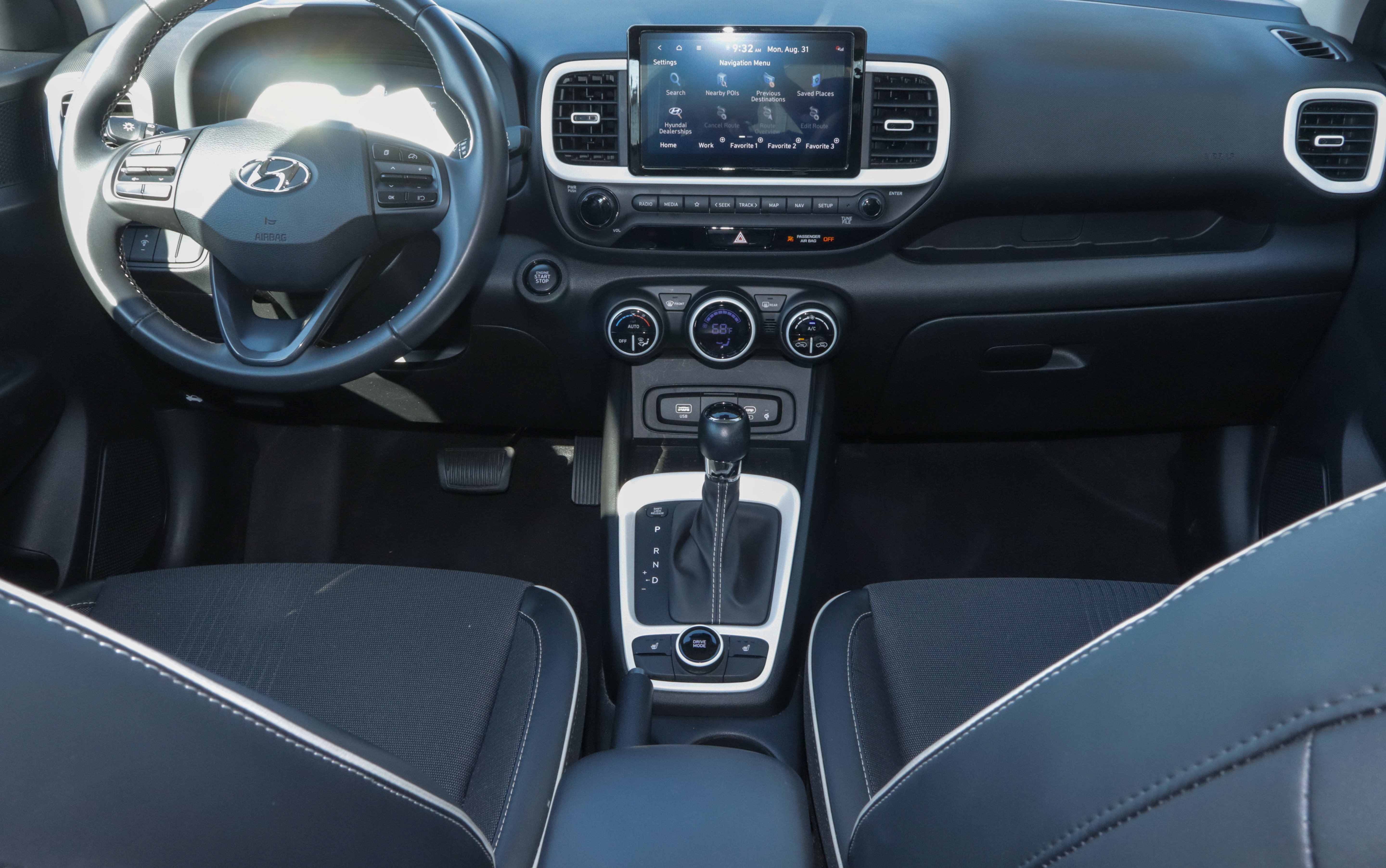 Used 2025 Hyundai Venue Limited FWD image 10