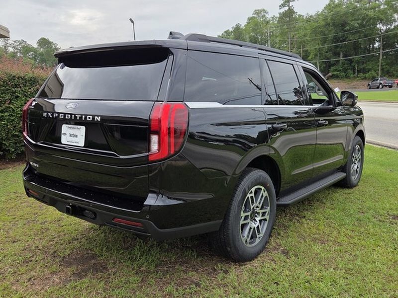 New 2026 Ford Expedition Active RWD image 13