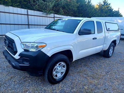 Used 2020 Toyota Tacoma SR image 1