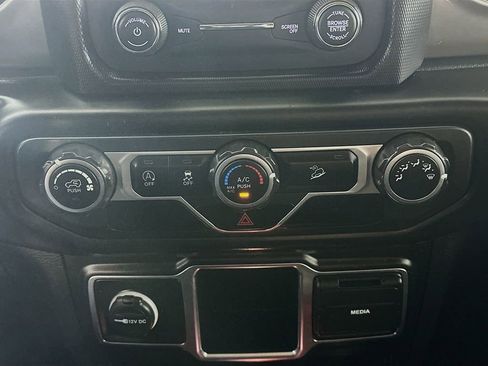 Used 2020 Jeep Wrangler Sport image 18