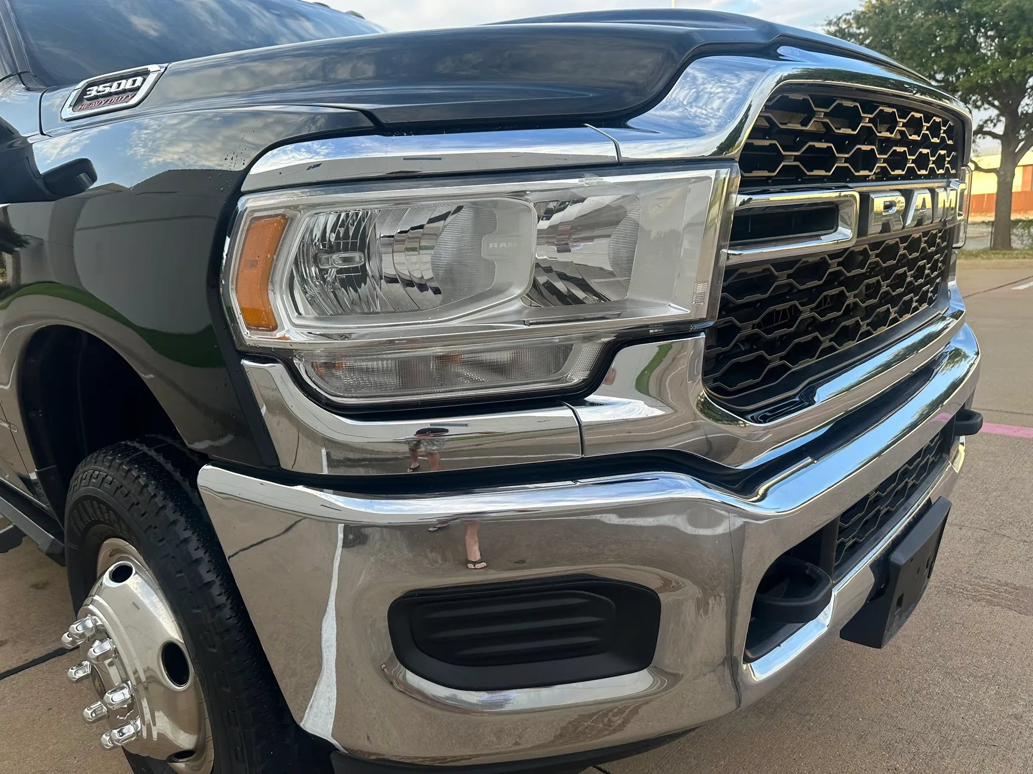 Used 2024 RAM 3500 Tradesman w/ Chrome Appearance Group AWD/4WD image 6