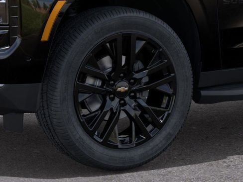 New 2025 Chevrolet Suburban Premier image 9