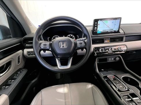 Used 2025 Honda Pilot Touring image 14