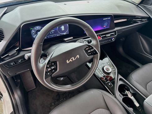 Used 2025 Kia Niro Wind w/ Wind Preserve Package FWD image 12