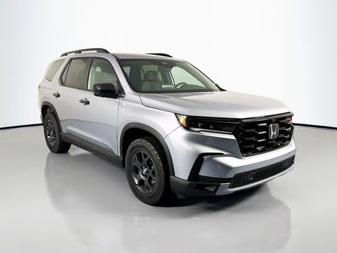 New 2025 Honda Pilot TrailSport image 3
