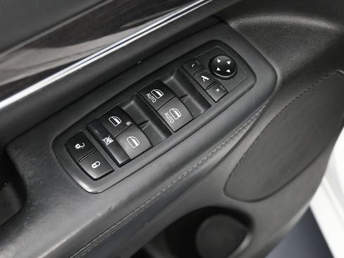 Used 2020 Jeep Grand Cherokee Overland image 18