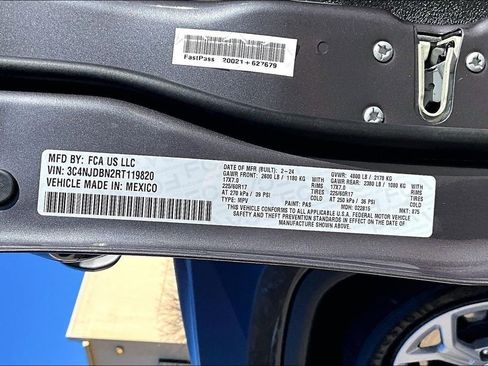 Used 2024 Jeep Compass Latitude image 35