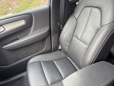 Certified 2025 Volvo XC40 B5 Core image 34