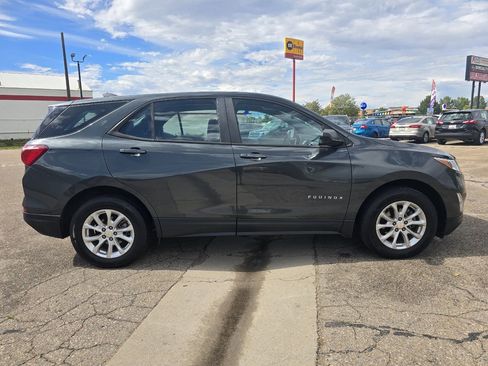 Used 2020 Chevrolet Equinox LS image 3
