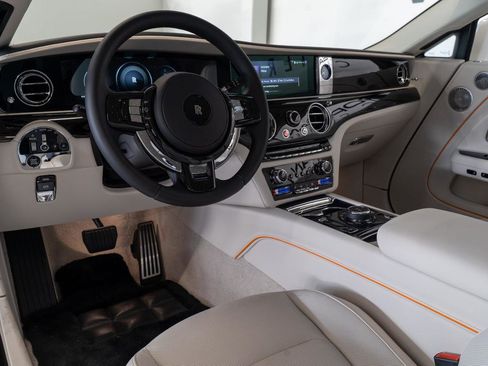 Used 2026 Rolls-Royce Spectre image 2