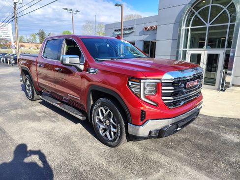 Used 2022 GMC Sierra 1500 SLT w/ SLT Convenience Package AWD/4WD image 2