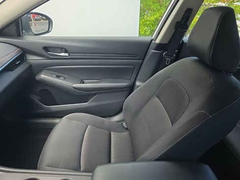 Used 2025 Nissan Altima 2.5 SV FWD image 25