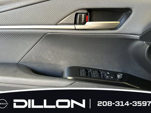 Used 2025 Toyota Camry SE FWD image 11