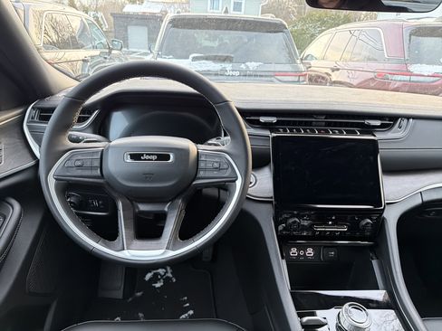 New 2025 Jeep Grand Cherokee Limited w/ Trailer Tow Package image 11