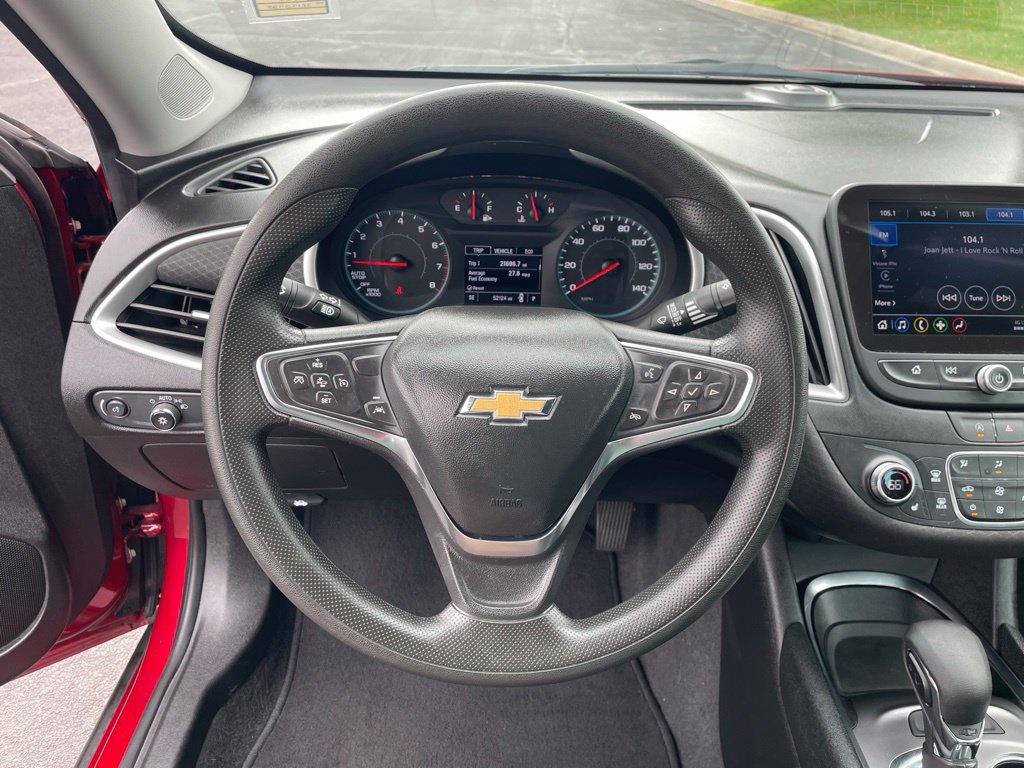 Used 2025 Chevrolet Malibu LT FWD image 11