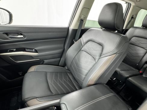 Certified 2025 Nissan Pathfinder Platinum AWD/4WD image 14