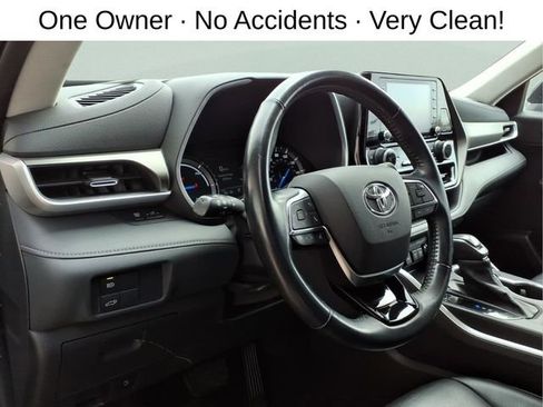 Used 2021 Toyota Highlander XLE AWD/4WD image 13