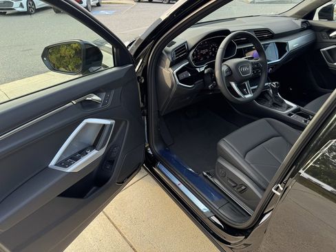 New 2025 Audi Q3 2.0T Premium image 17