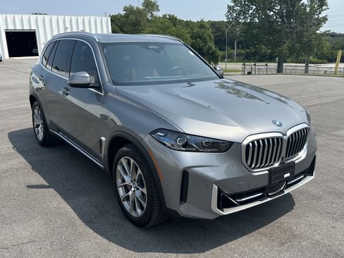 Used 2025 BMW X5 xDrive50e w/ Climate Comfort Package AWD/4WD image 2