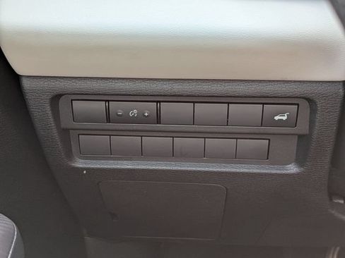 Used 2025 Mitsubishi Outlander SE FWD image 26