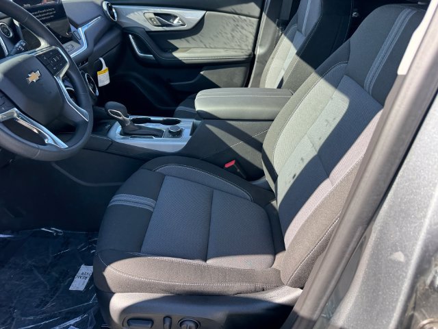 New 2026 Chevrolet Blazer LT w/ LPO, Black Sport Package FWD image 13