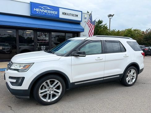 Used 2016 Ford Explorer XLT w/ Equipment Group 202A FWD image 16