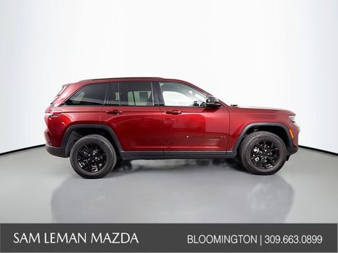 Used 2024 Jeep Grand Cherokee Altitude image 12