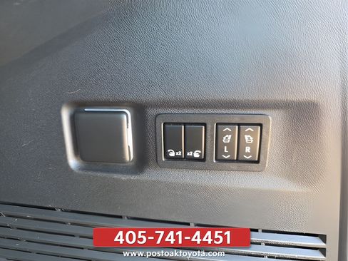 Used 2022 Chevrolet Suburban Z71 w/ Luxury Package AWD/4WD image 31