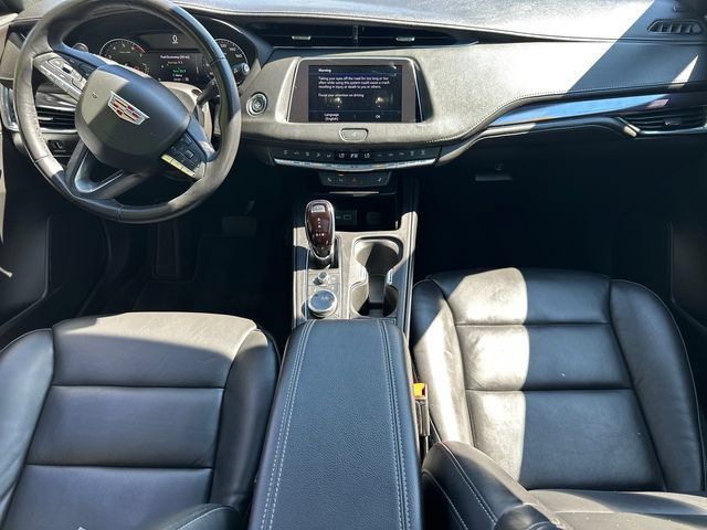 Used 2023 Cadillac XT4 Luxury w/ Cold Weather Package AWD/4WD image 23
