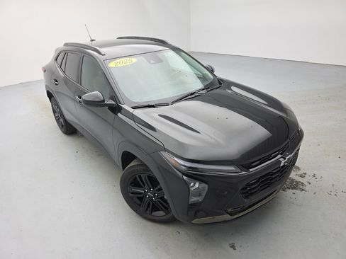 Used 2025 Chevrolet Trax ACTIV FWD image 1