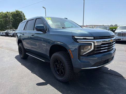 Used 2025 Chevrolet Tahoe LT AWD/4WD image 3