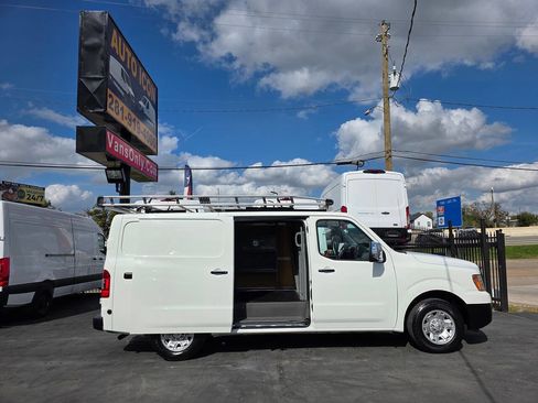 Used 2021 Nissan NV 3500 SV image 5
