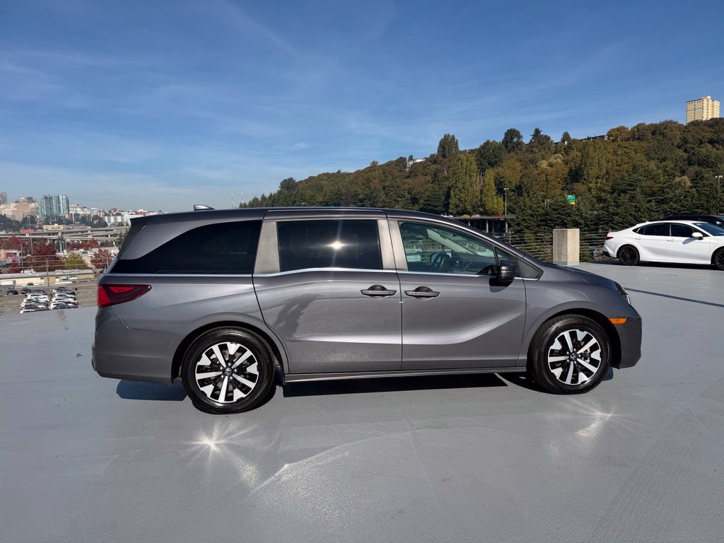 Used 2025 Honda Odyssey EX-L image 2