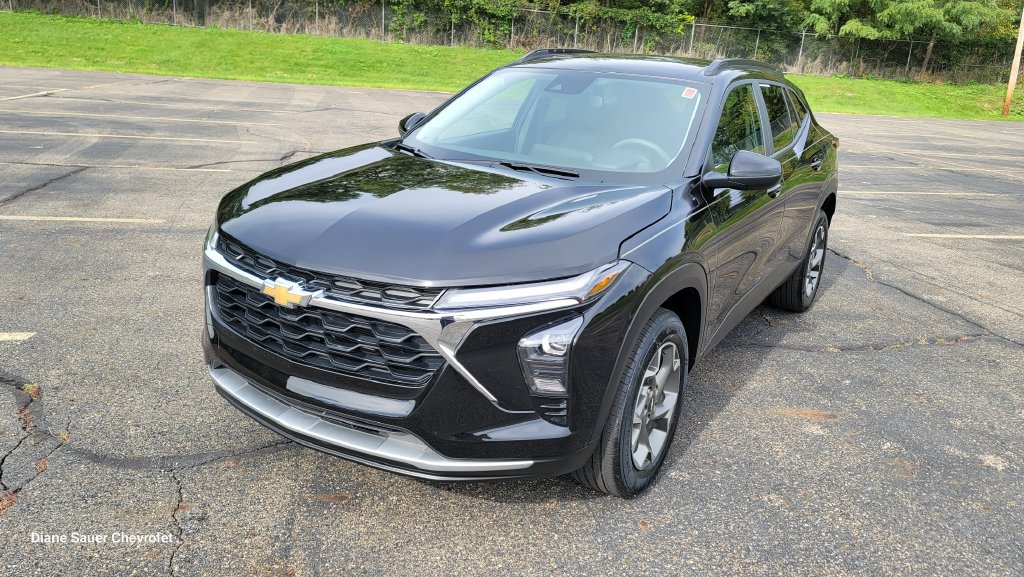 Used 2026 Chevrolet Trax LT FWD image 5