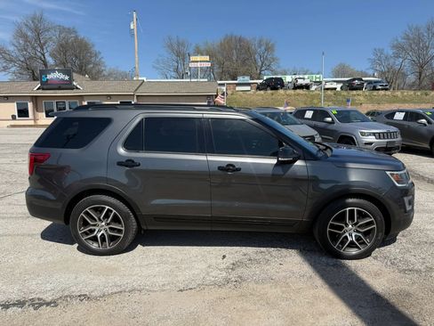 Used 2016 Ford Explorer Sport image 2