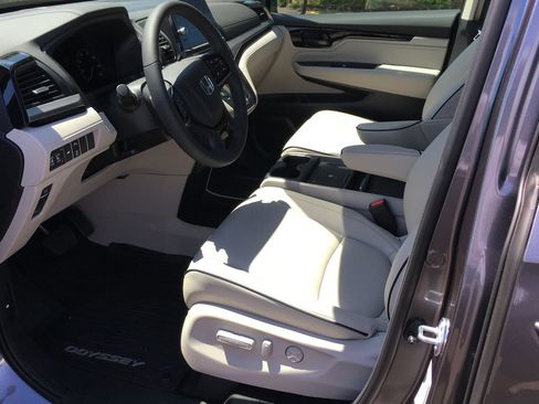 Used 2026 Honda Odyssey Touring image 4