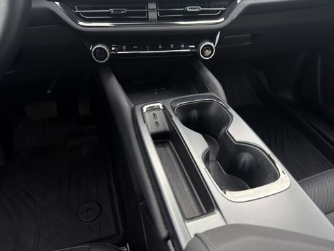 Used 2025 Chevrolet Equinox EV RS FWD image 15