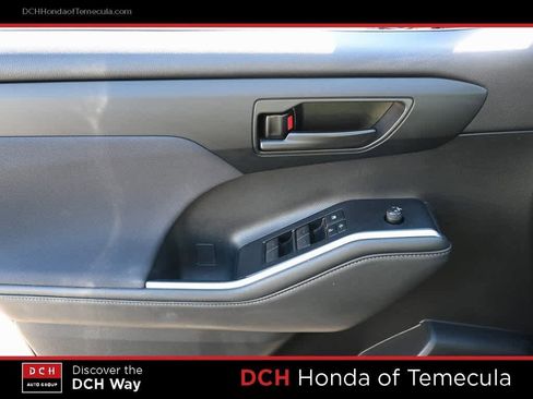Used 2021 Toyota Highlander L image 16