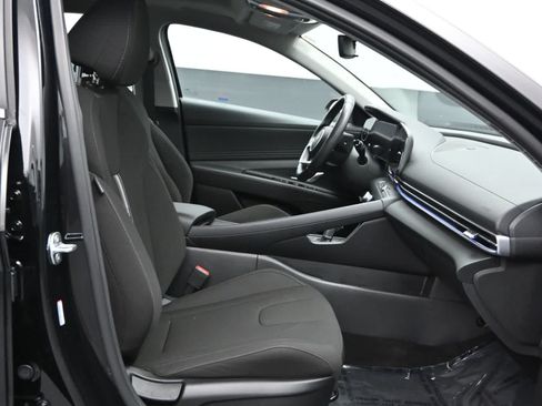 Used 2025 Hyundai Elantra SEL w/ Cargo Package FWD image 11