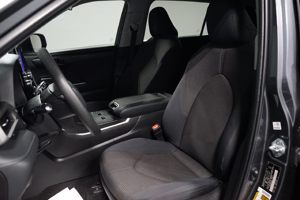Used 2023 Toyota Highlander L FWD image 25