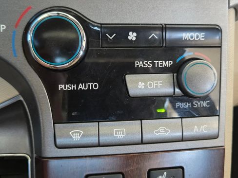 Used 2011 Toyota Venza w/ Premium Pkg #2 FWD image 42