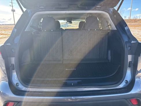 Used 2020 Toyota Highlander L image 27