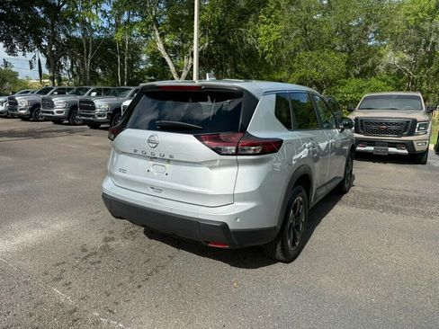Used 2025 Nissan Rogue SV FWD image 10