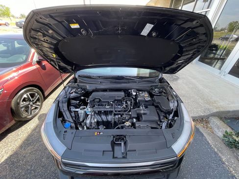 Used 2025 Kia K4 LXS image 31